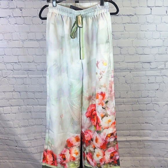 Elegant Floral Wide Leg Pants - Picture 4 of 5